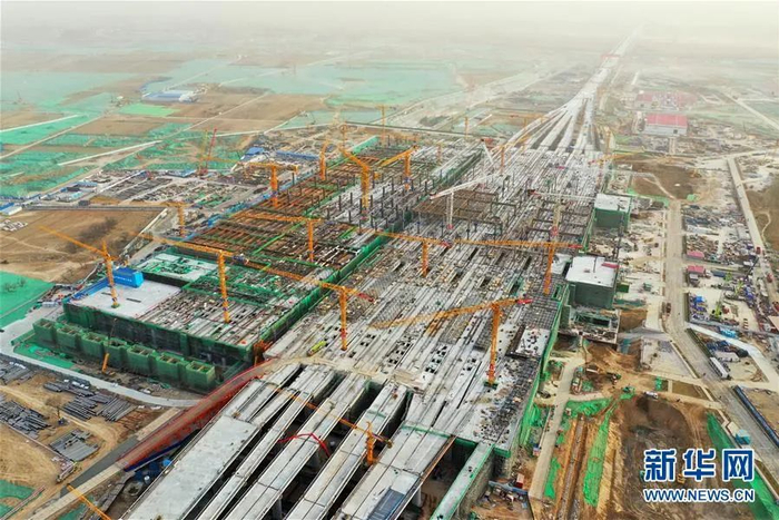  3月18日拍摄的京雄城际铁路雄安站施工现场（无人机照片）。新华社记者牟宇摄