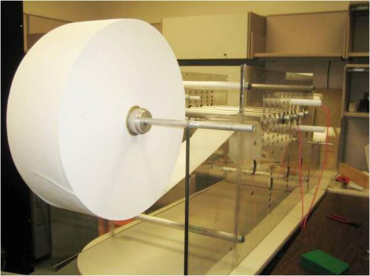 田纳西大学材料中心N95口罩关键材料上电实验装置（图据电子科技大学网站）