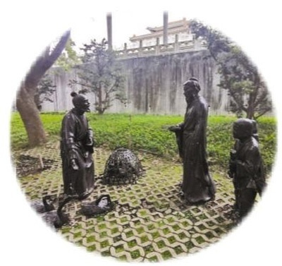 　　至善园内的换鹅雕塑。