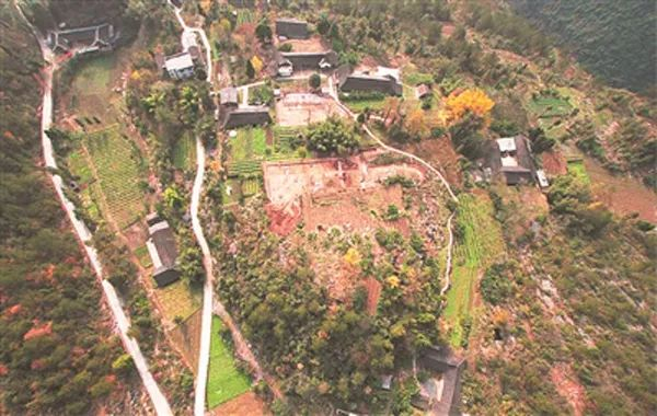 ▲鹤峰屏山土司遗址