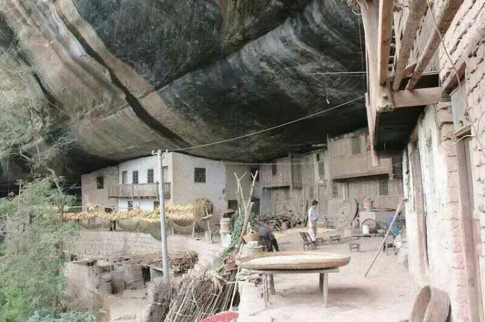 ▲向家人居岩洞