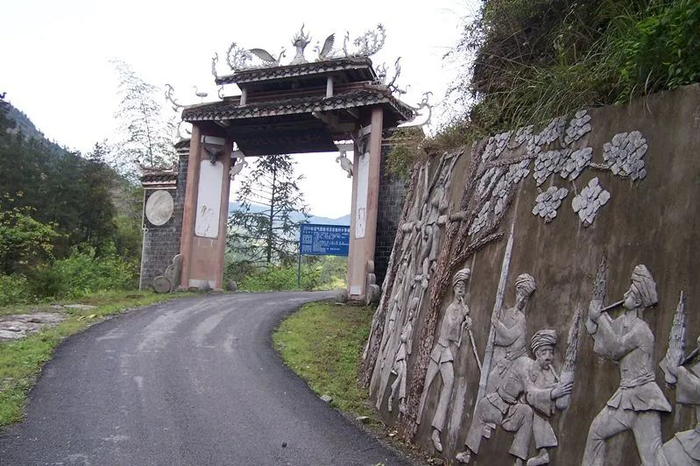 ▲宣恩小茅坡营寨门