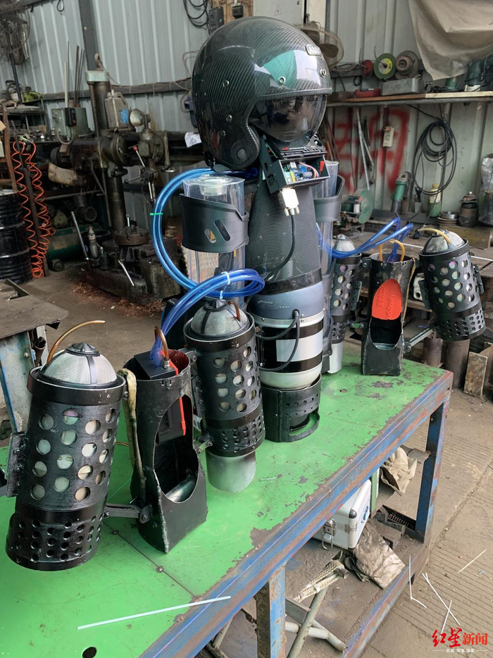 刘东升团队制作的“飞行服” 受访者供图