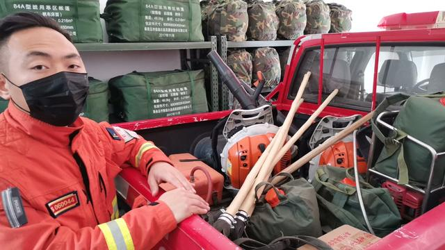 金朝勒门介绍森林灭火常用装备