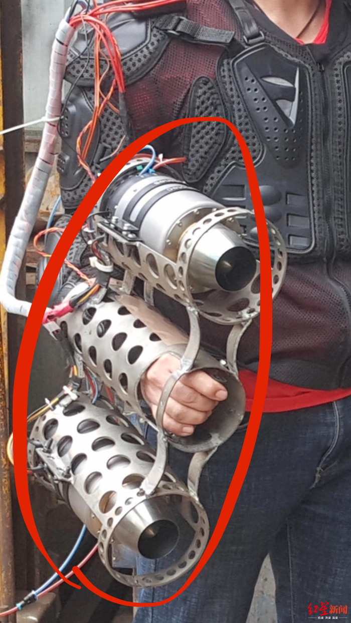 刘东升团队制作的“飞行服” 受访者供图