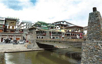 青海省玉树藏族自治州玉树市街景。新华社记者 马千里 摄
