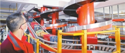 &nbsp;&nbsp;&nbsp;&nbsp;良品铺子4月销售已超过去年同期。图为良品铺子物流配送车间