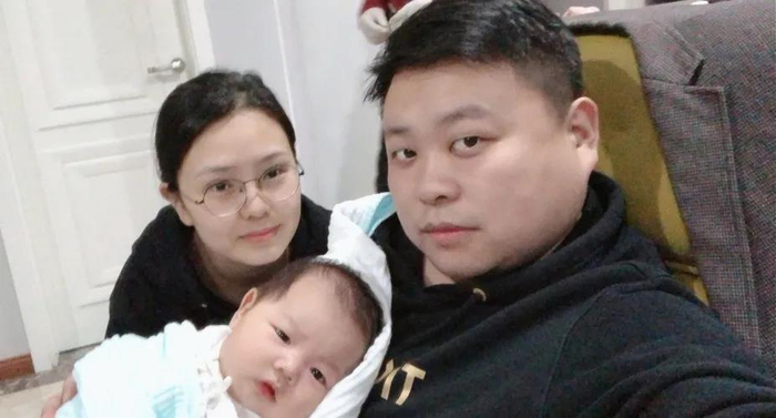 “火神山宝宝”的全家福