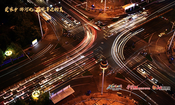 《繁华路口》拍摄于邯郸市滏东大街与人民路交叉口。刘娟 摄