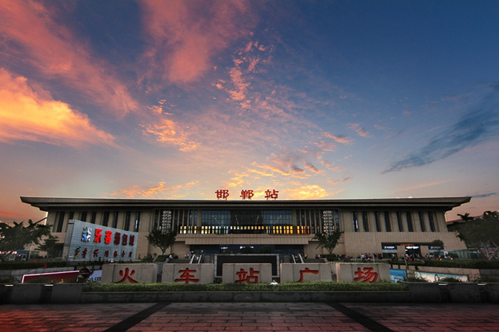 《新火车站》拍摄于邯郸市火车站广场。刘娟 摄