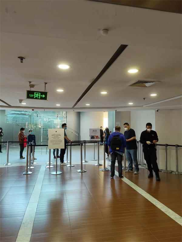 苹果西单零售店。本报记者：张兴旺/摄