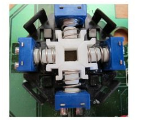 ▲传统的摇杆只能识别8个方向