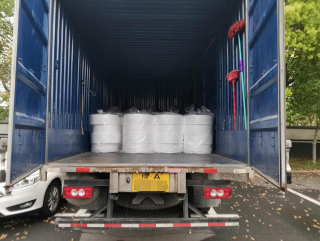 被查扣挂有豫A牌照的运输车辆图片来源：每经记者黄鑫磊摄 