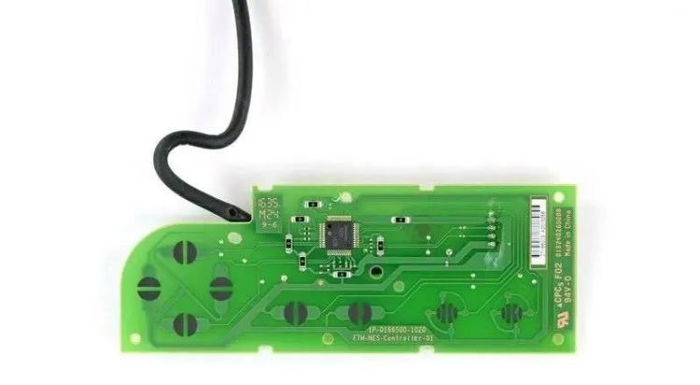 ▲NES手柄拆解 图片来自：iFixit