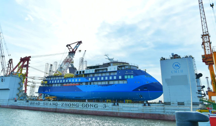 △3号极地探险邮轮“海洋胜利号”下水