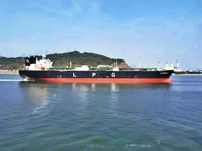  △“交响乐”轮2月4日按期出厂