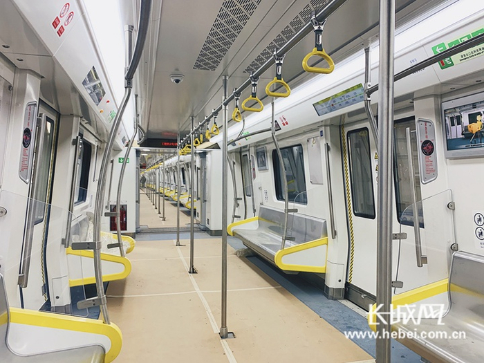 列车内部造型大气美观。长城新媒体记者 刘梦妍 摄