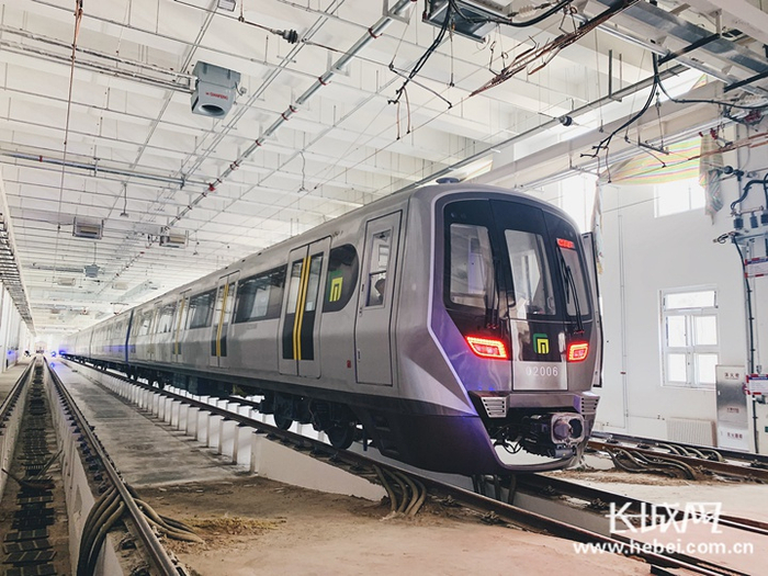 石家庄地铁2号线车厢外观。长城新媒体记者 刘梦妍 摄