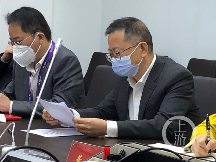 　　▲左为刘晓彤，右为郭茂