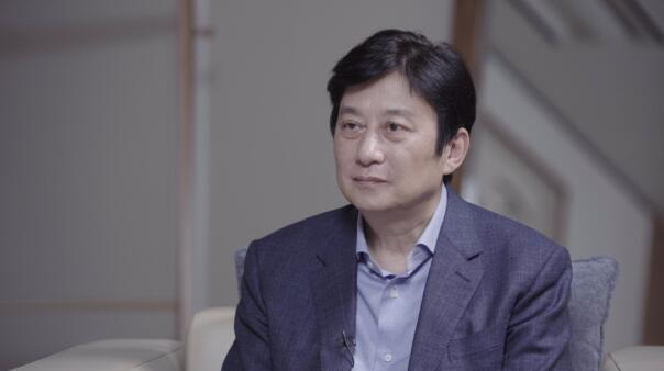 　　华盛昌创始人、董事长袁剑敏在全景演播室