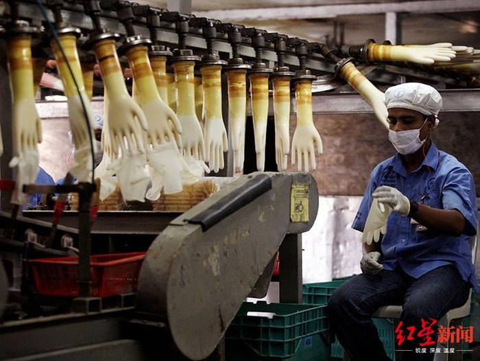 ↑马来西亚是全球最大的医用手套生产国（图据路透社）