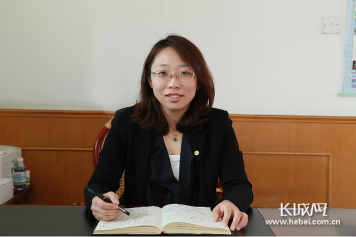 中国农业发展银行河北省分行营业部副总经理李艳。河北金融团工委 供图 