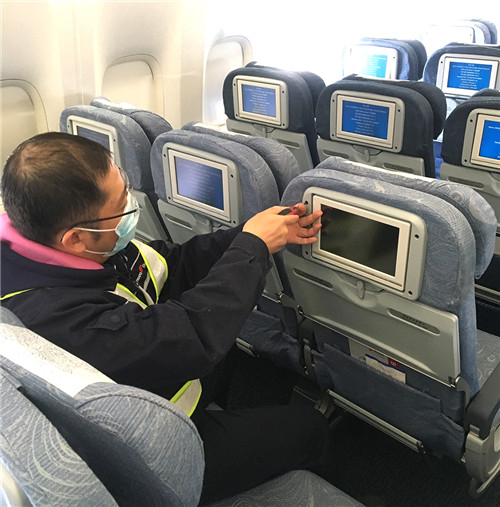 北京机务人：欢迎天使回家，熬夜调试机舱娱乐系统