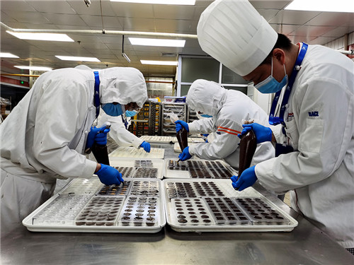 航食人：通宵加班准备暖心餐