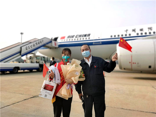 地服人：今天，我在站坪迎接妹妹归来