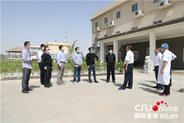 现场检查疫情防控工作。 （中油国际西非公司提供）