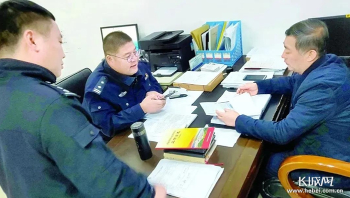何荣广早前工作掠影。秦皇岛市公安局供图
