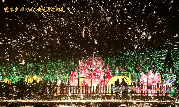 《打树花》拍摄于沧州市任丘城区。杜江云 摄