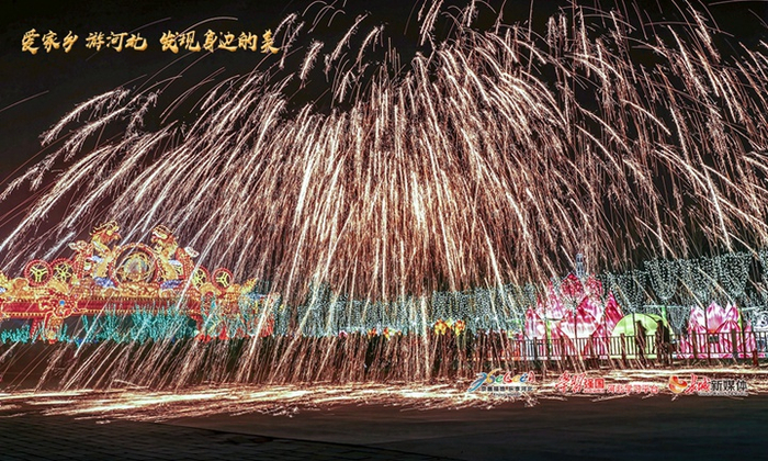 《打树花》拍摄于沧州市任丘城区。杜江云 摄