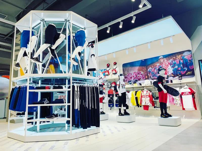 ▲安踏在渠道建设时一直看重对现有店面的更新升级。