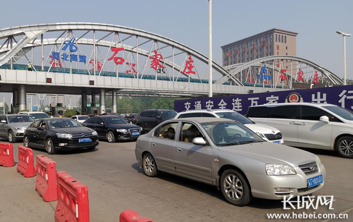 石家庄市裕华路高速口上道口。长城新媒体记者 郭洪杰 摄