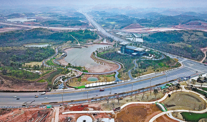 建设中的龙马湖公园（摄影 胡大田）