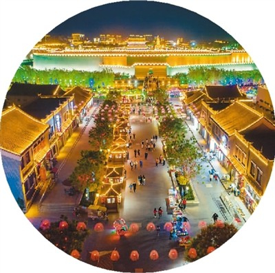 游客夜游河北省正定县。武志伟摄（人民视觉）