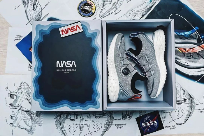 ▲安踏 NASA 联名跑鞋