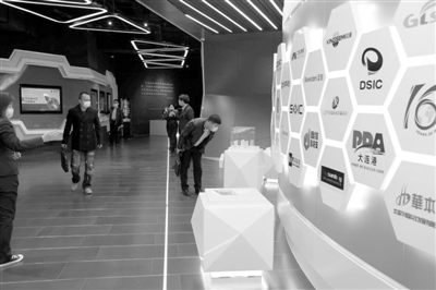  东北科技大市场科技成果展示大厅。