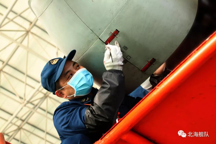 ▲对某些部位进行标记保证拆下来的部位能够恢复原位