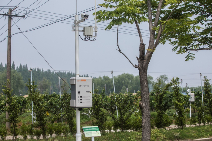 数字农业基地里摄像头、LORA网关等高科技设备