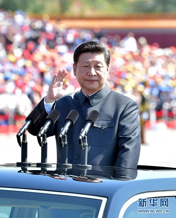 　　2015年9月3日，纪念中国人民抗日战争暨世界反法西斯战争胜利70周年大会在北京天安门广场隆重举行。这是中共中央总书记、国家主席、中央军委主席习近平检阅受阅部队。新华社记者 李涛 摄