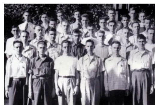 明尼苏达饥荒实验参与者留影 图片来源：Mad Science Museum