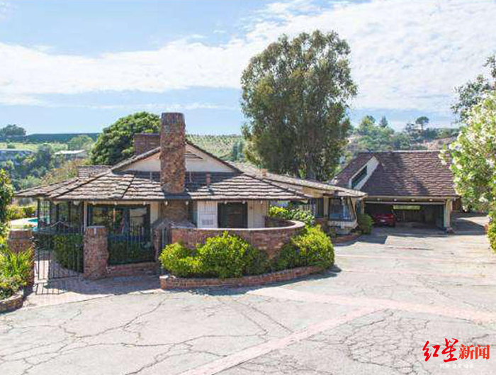 ▲2013年，马斯克购入吉恩·怀尔德故居。