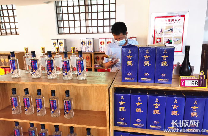 古顺酿酒与时俱进，不断优化产品结构。郝艳红 摄