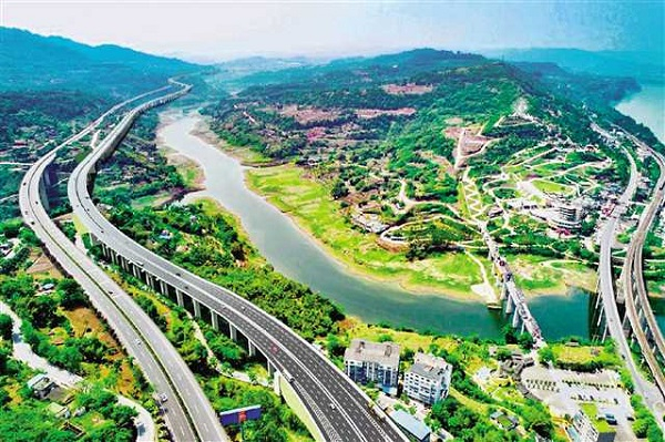 　　涪陵龙头港至两江新区快速路（规划图）。涪陵区委宣传部 供图