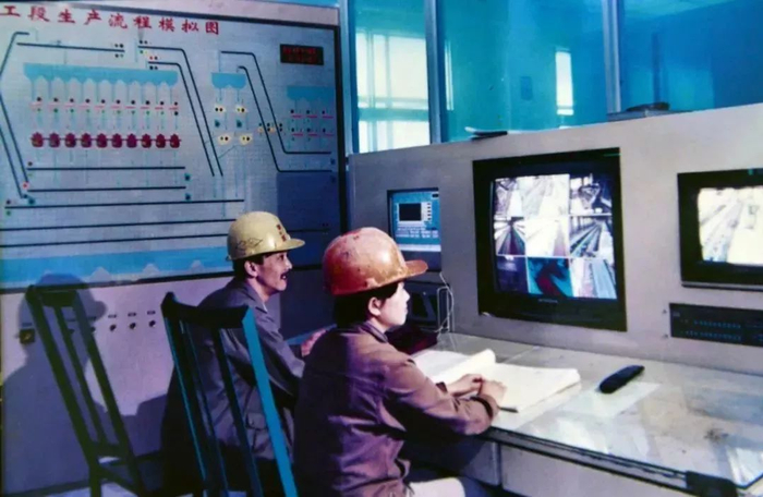 ▲德铜早期生产监控设备