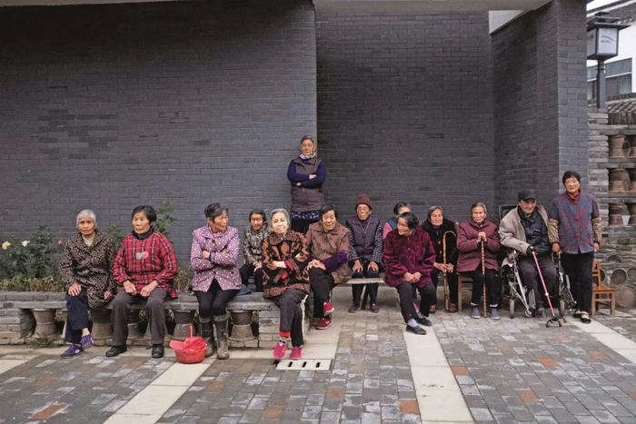 民法典（草案）在继承编中，完善了遗赠扶养协议制度，适当扩大了扶养人范围。这是对社会化家庭养老形式多样化的探索。图/视觉中国