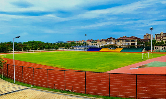海南雅居乐衡石精英中学拥有10道400米真草运动场