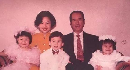 何鸿燊与三太太陈婉珍及儿女